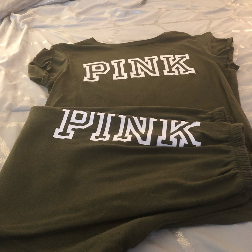 VS Pink